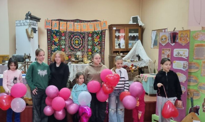 Развлекательная программа «А ну- ка девушки!»